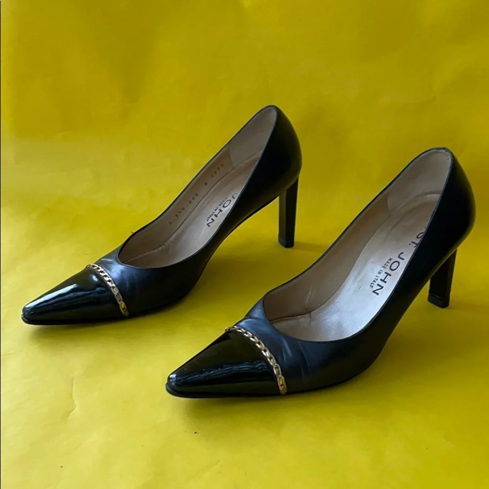 Vintage dark blue /gold St.John leather shoes